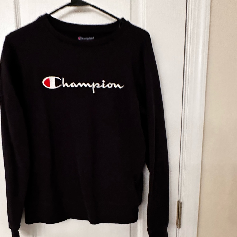 Black champion crewneck. Kids XL.